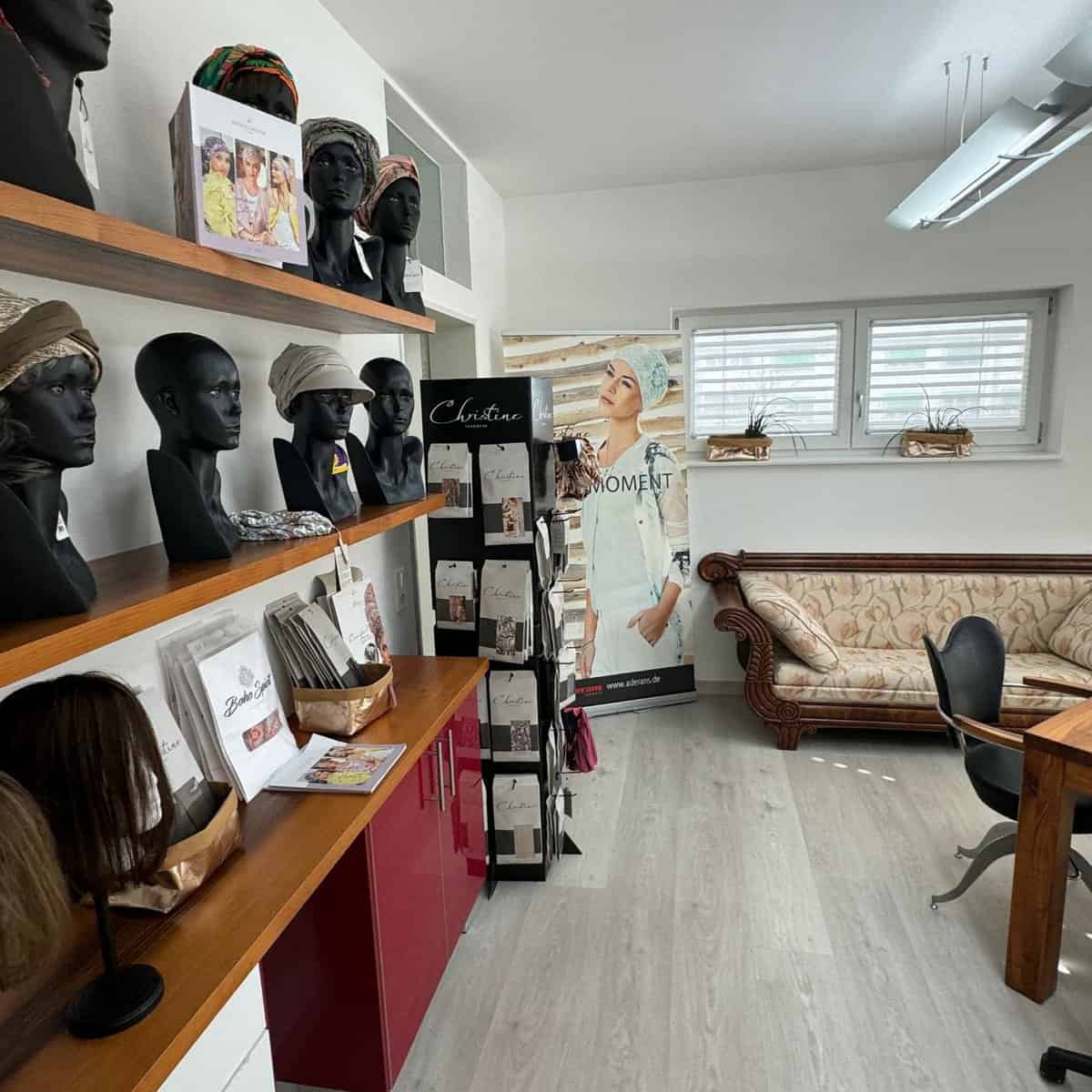 Perückenraum im Zweithaarstudio Maskelino, ausgestattet mit hochwertigen Haarlösungen.